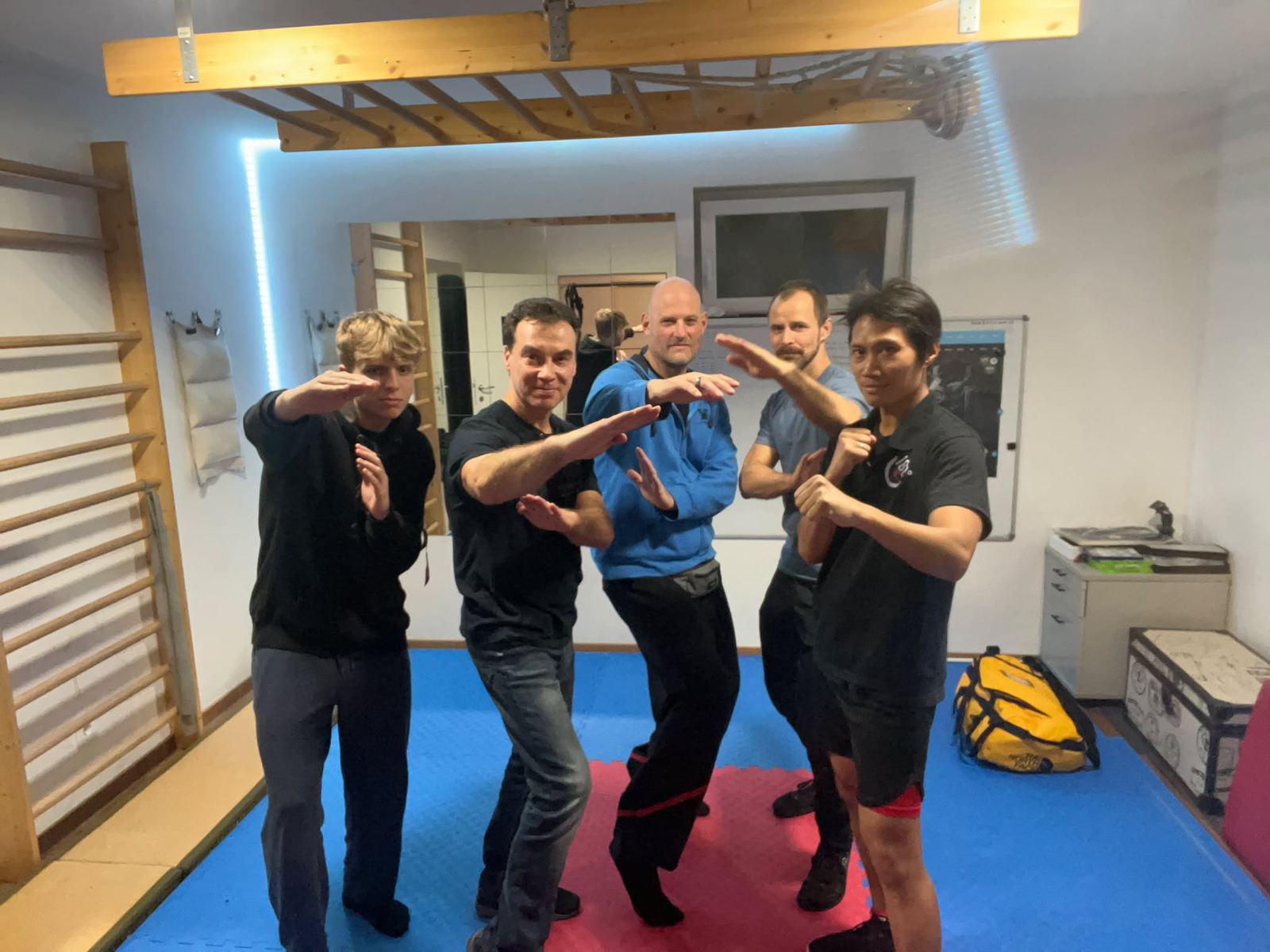 Trainingspartner in Kampfhaltung